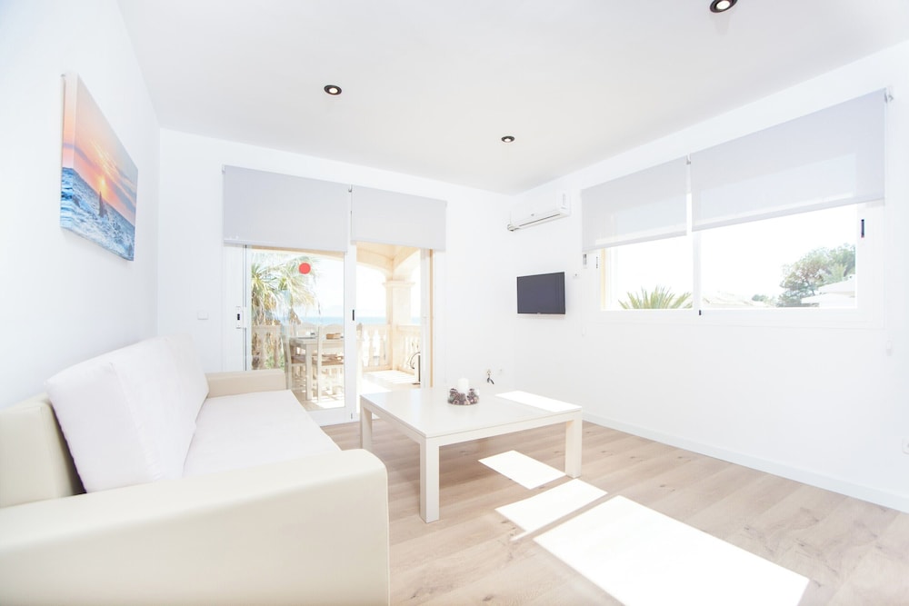 Sun of the Bay Bloq 3 Apto 3 — 4-Star Luxury Hotel in Alcudia, Spain