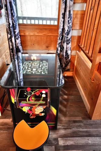 Rustic Rewind - carbon neutral hotel in Sevierville