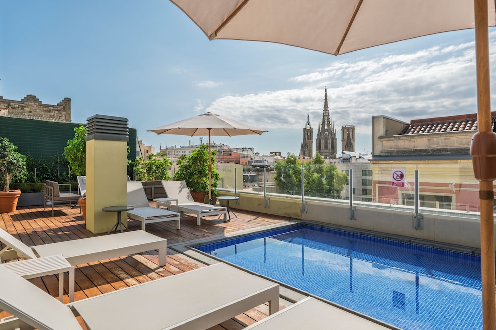 Aspasios Catedral Apartments — 4-Star Luxury Hotel in Barcelona, Spain