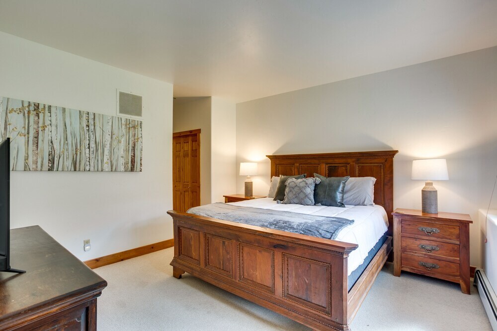 1 Mi to Beaver Creek Resort Townhome with Hot Tub - photo 3