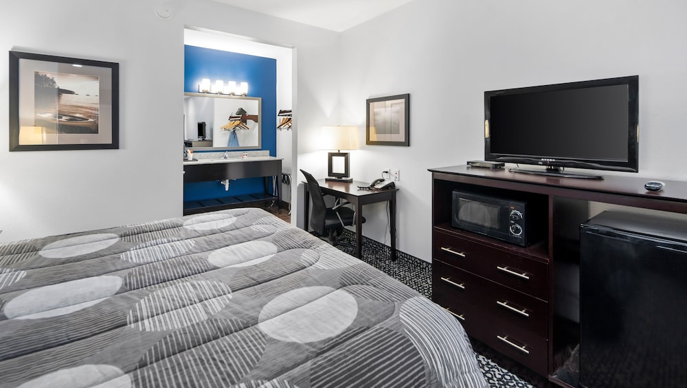 Belmont Inn and Suites - photo 21