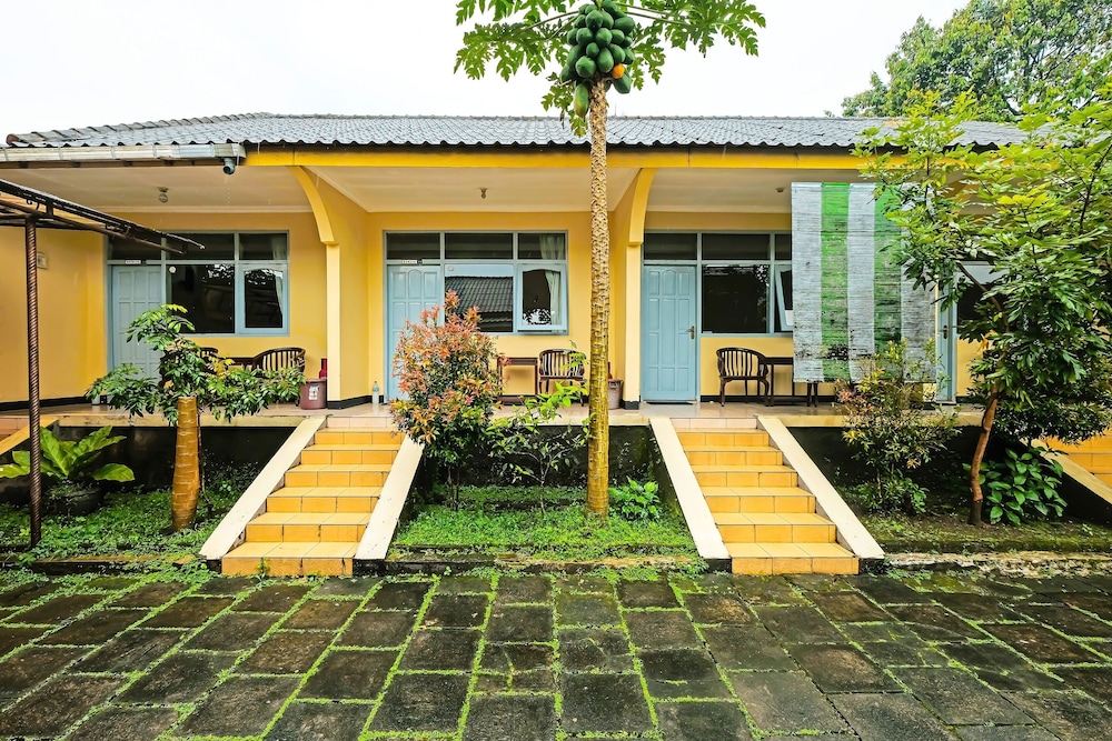 OYO 92482 Hotel Permata 1 in Salatiga, Indonesia