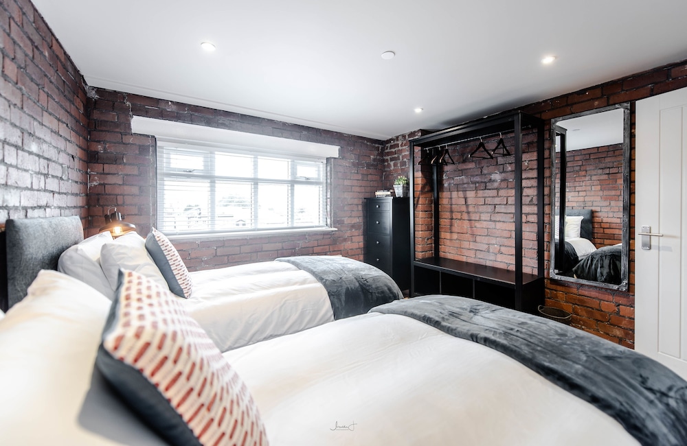 Home At The Mill 4 — 4-Star Luxury Hotel in Stockport, United Kingdom