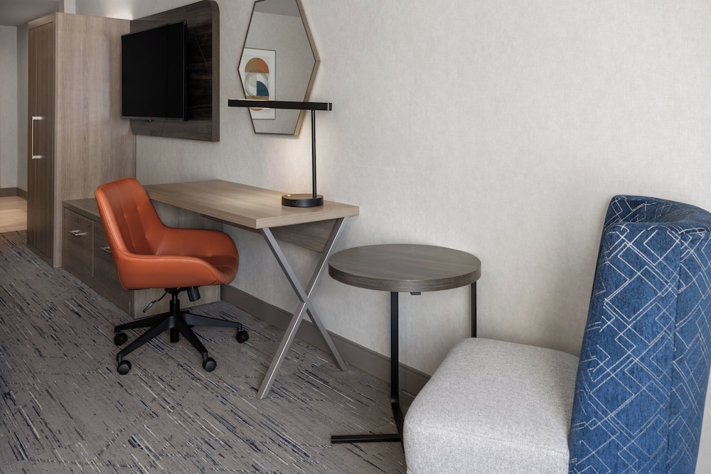 Holiday Inn Express Hotel & Suites Brattleboro by IHG - photo 24