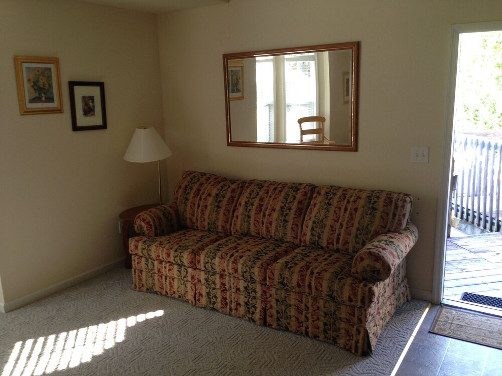 Willowbrook Inn - photo 9