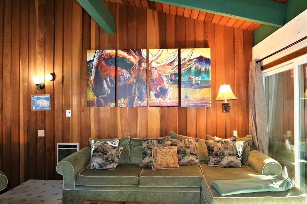 Mammoth S #137 2 Bedroom Condo — 4-Star Luxury Hotel in Mammoth Lakes, United States