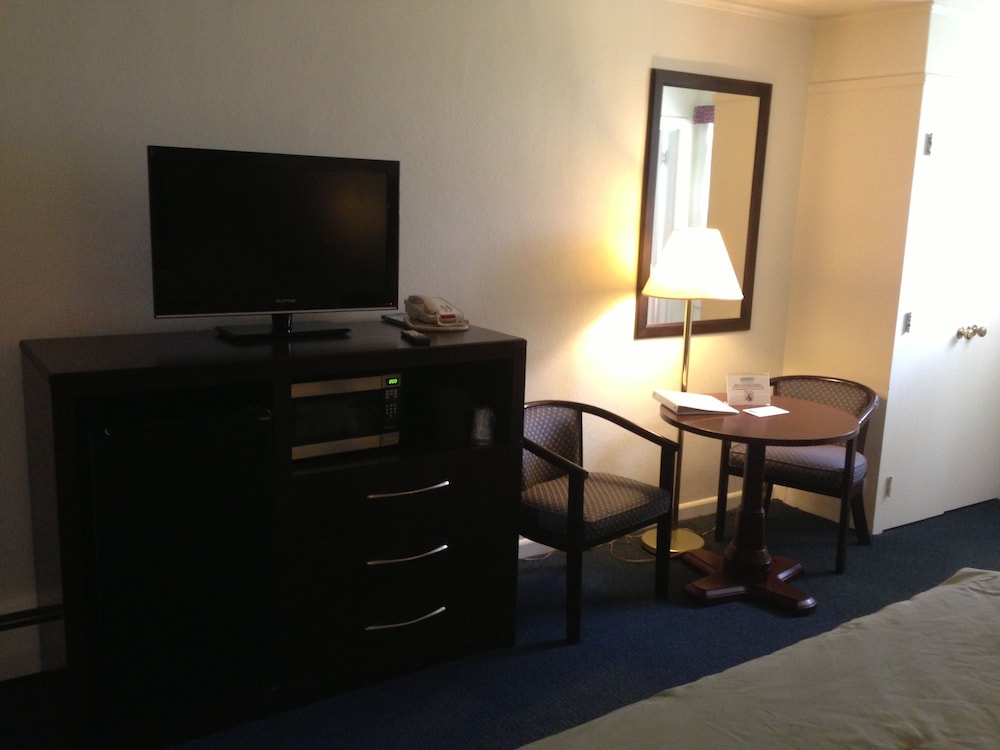 Berkshire Inn - photo 14