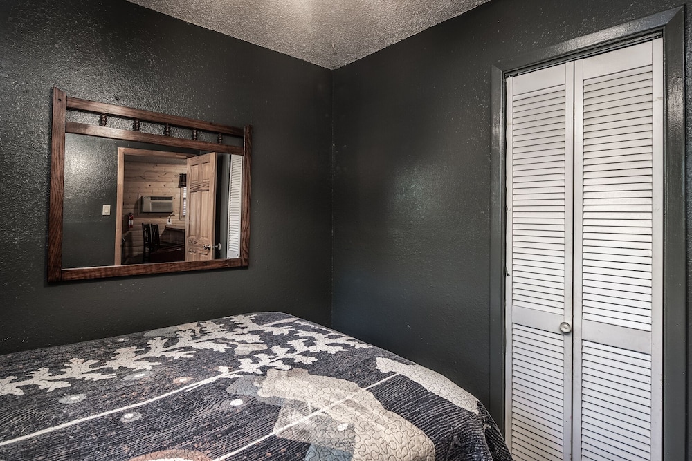 Upper Canyon Inn & Cabins - photo 36