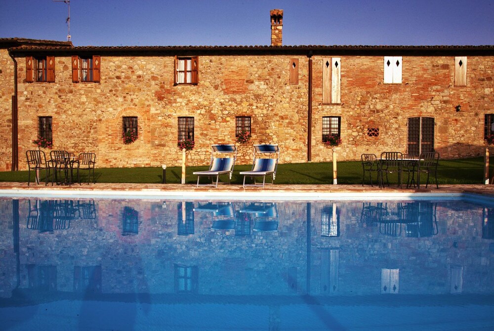 Case Corboli - carbon neutral hotel in Todi