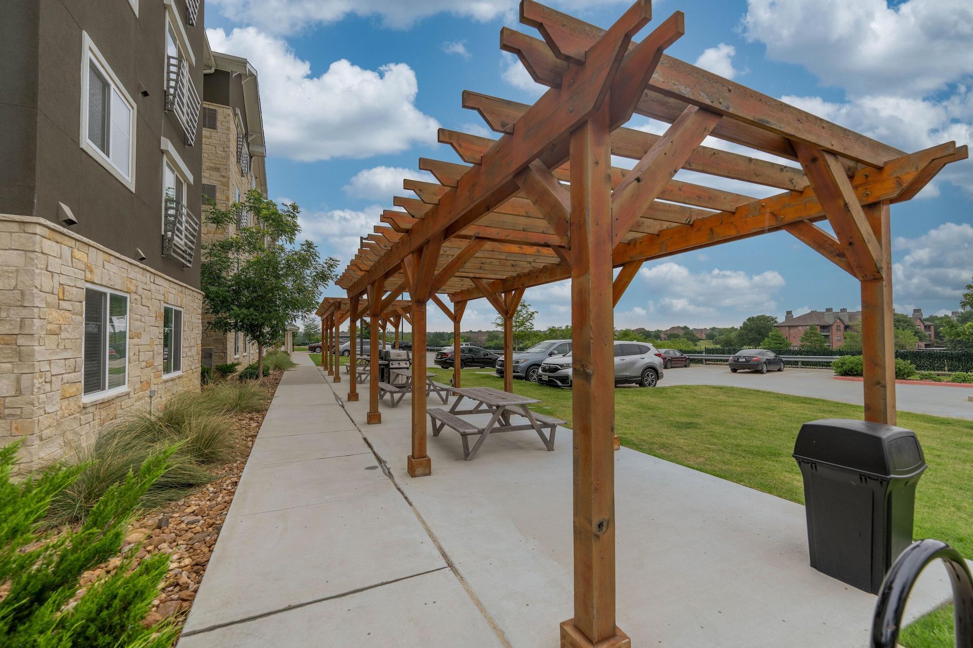 Soka Suites Dallas Las Colinas - photo 28