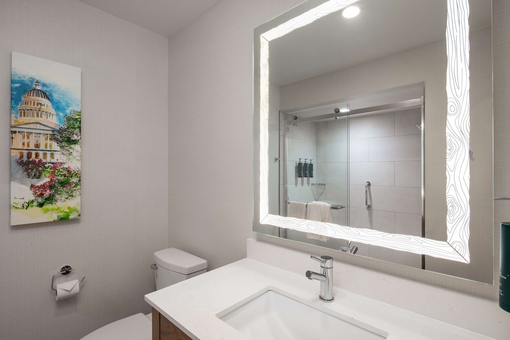 DoubleTree By Hilton Sacramento - photo 22