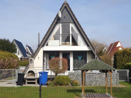 Nurdachhaus Fuest
