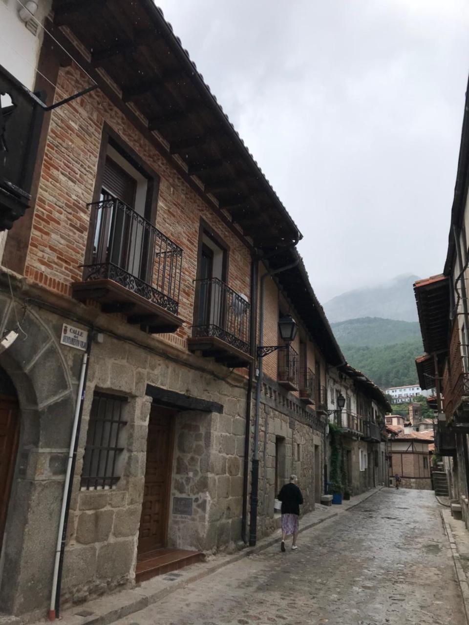 La Plaza Vieja — Cuevas Del Valle