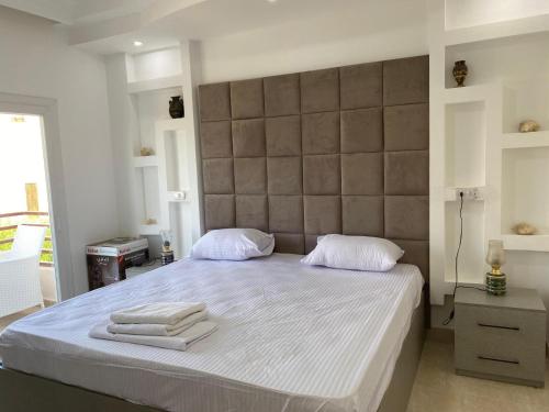 Luxus Designer Apartment in Sunny Lakes 2 ganz nah am Zentrum Naama Bay 75 m2 direkt am Pool 2 Bakone Obergeschoss bis zu 5 Personen buchbar — 4-Star Luxury Hotel in Sharm El-Sheikh, Egypt