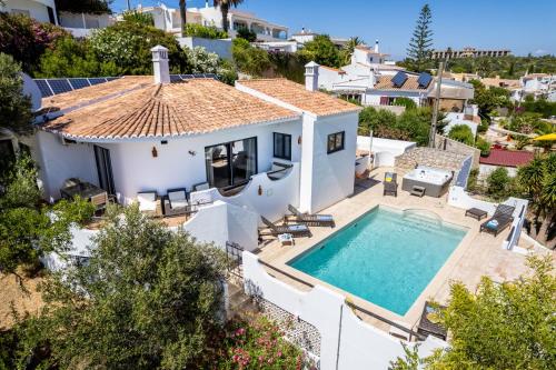 CoolHouses Algarve Luz 3 Bed villa 1 bed studio heated pool & jacuzzi sea views Casa Pequena — 4-Star Luxury Hotel in Luz, Portugal