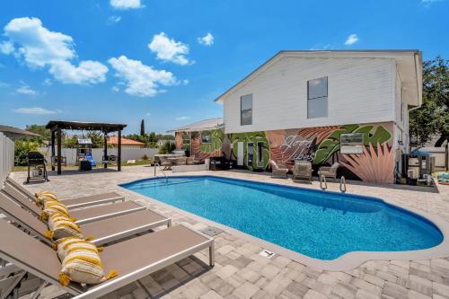 Rustic Retreat Heated Pool Hot Tub 3 Kings Playset Firepit 14 Bed in Tampa, United States