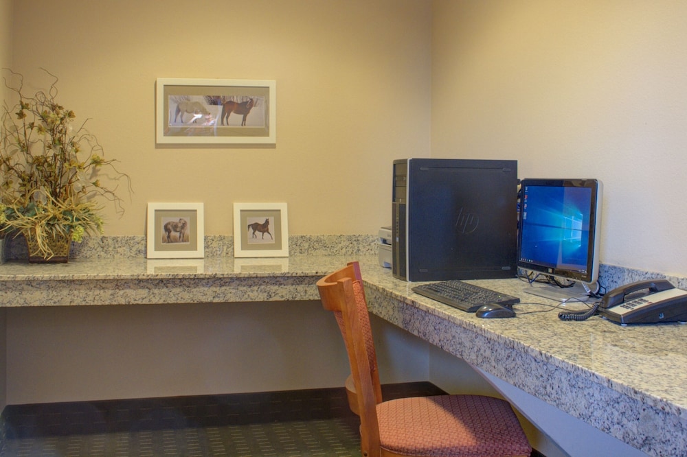 Allington Inn & Suites - photo 26
