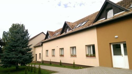 Buda K Hotel in God, Hungary