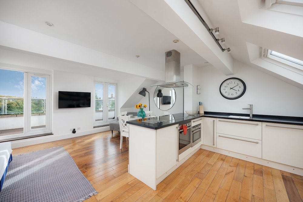 Stunning Penthouse Apartment Sea view Plymouth Parking By Habita Property — 4-Star Luxury Hotel in Plymouth, United Kingdom