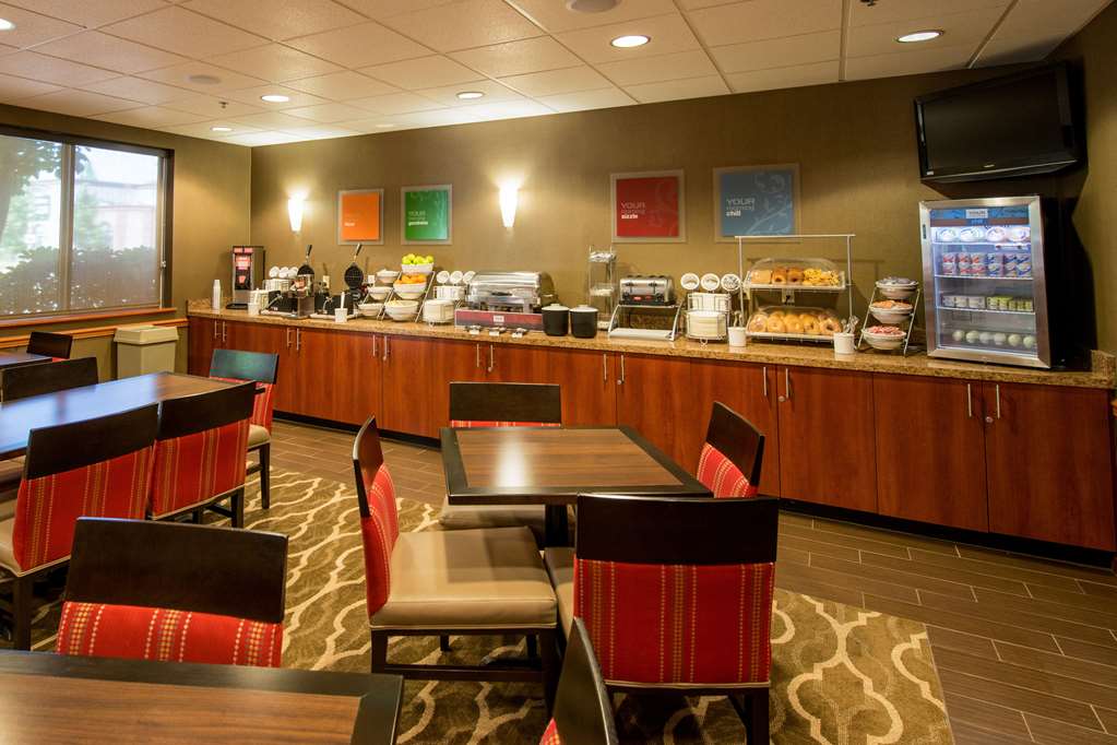 Comfort Suites Springfield Eugene - photo 18