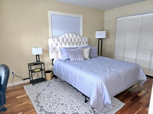 The Little House On E Street — 4-Star Luxury Hotel in Anchorage, United States