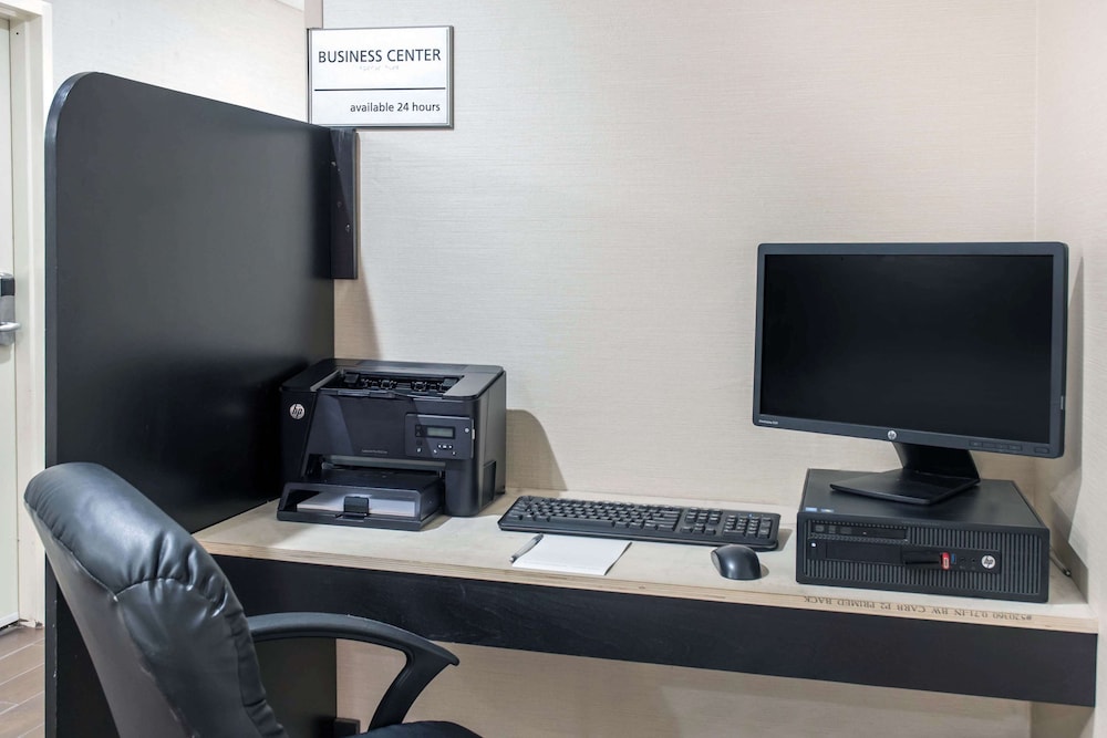 Hampton Inn Douglas - photo 26