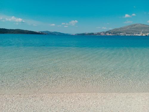 Surf & joy Croatia vacation rentals seaview apartment — 4-Star Luxury Hotel in Okrug Gornji, Croatia