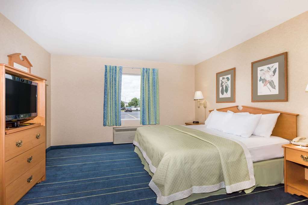 Days Inn & Suites by Wyndham Bridgeport Clarksburg - photo 8