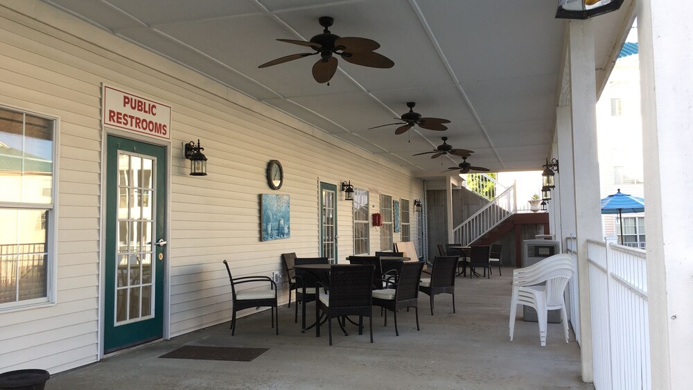 Brook Poolside Walk In Meadow Brook - photo 45