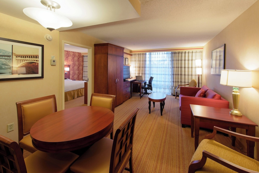 Courtyard by Marriott Canton - photo 13