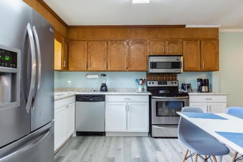 Beach Happy by Oak Island Accommodations - photo 12