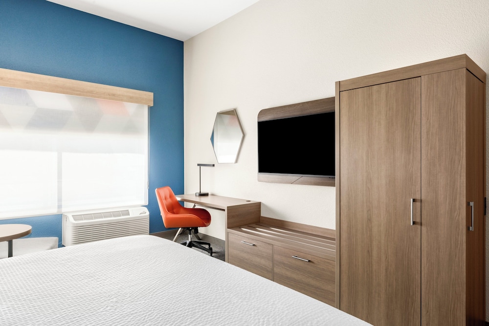Holiday Inn Express & Suites Phoenix West Tolleson by IHG - photo 11