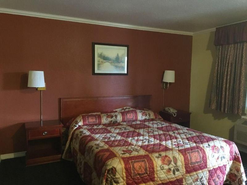 Alpha Inn & Suites - photo 5