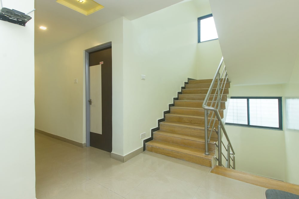 Oyo 17314 Hotel Shree Raj — hotel in Wai
