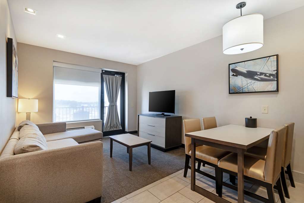 Best Western Plus Executive Residency Rigby's Water World Hotel - photo 12