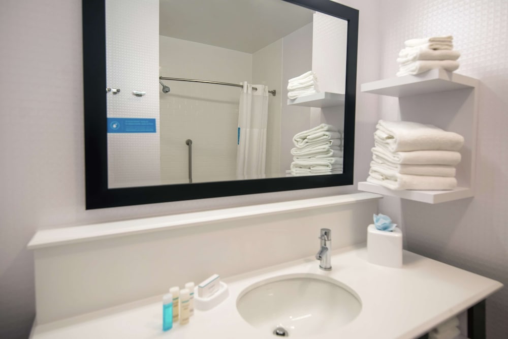 Hampton Inn & Suites at Wisconsin Dells Lake Delton - photo 23
