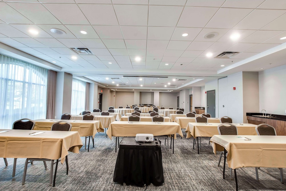 Embassy Suites Louisville East - photo 122