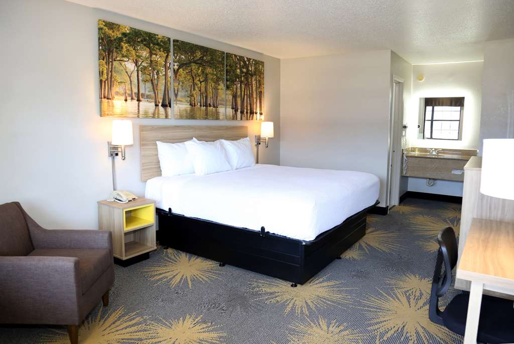 Days Inn by Wyndham Monroe LA - photo 36