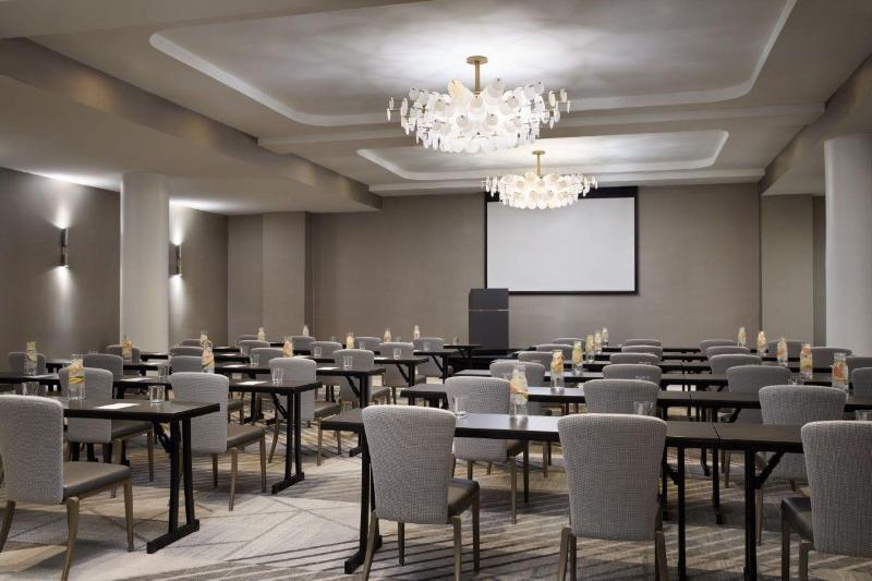 InterContinental Hotels Indianapolis an IHG Hotel - photo 76
