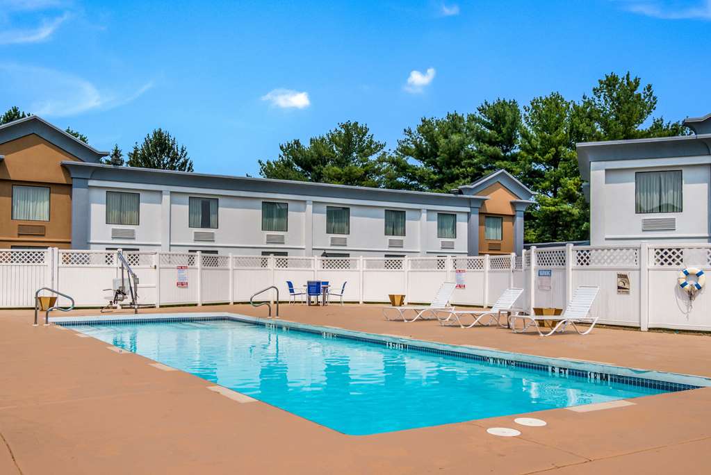 Econo Lodge Inn & Suites Chambersburg Central - photo 27