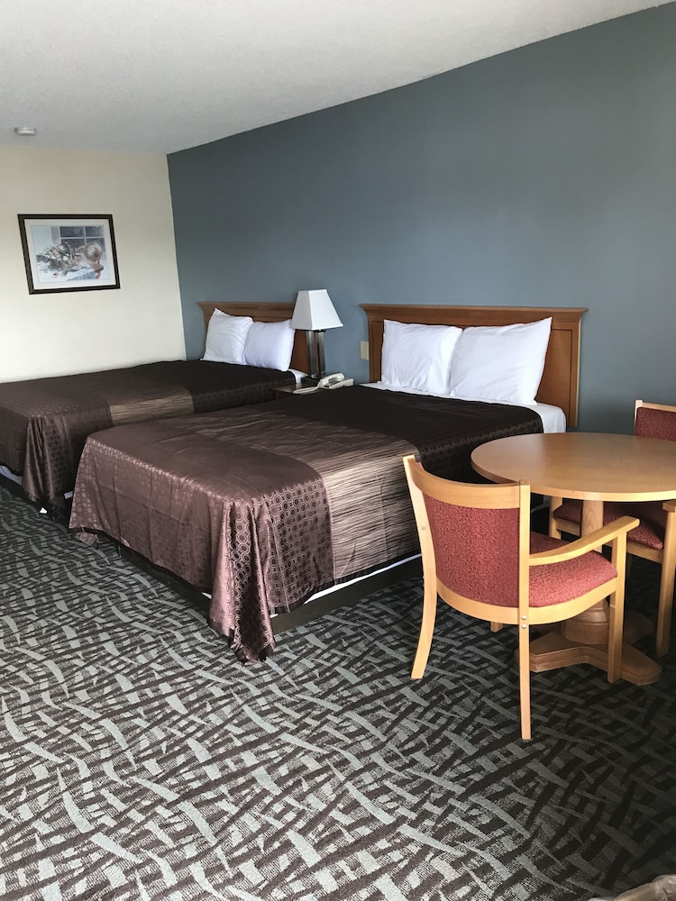Carolina Inn & Suites of Lake Norman - photo 8
