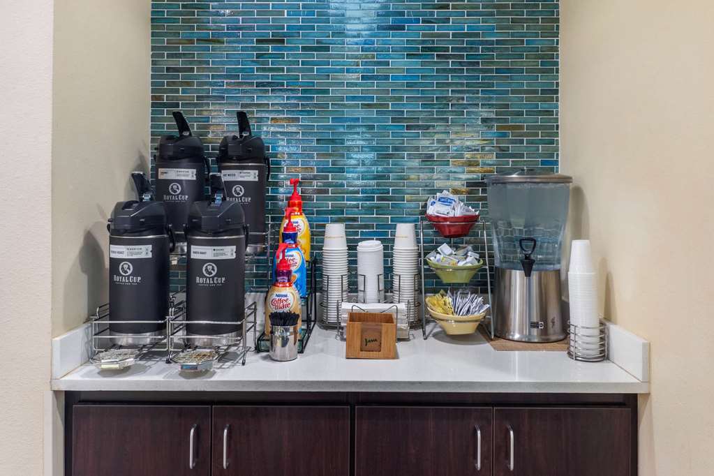 La Quinta Inn & Suites by Wyndham Artesia - photo 44