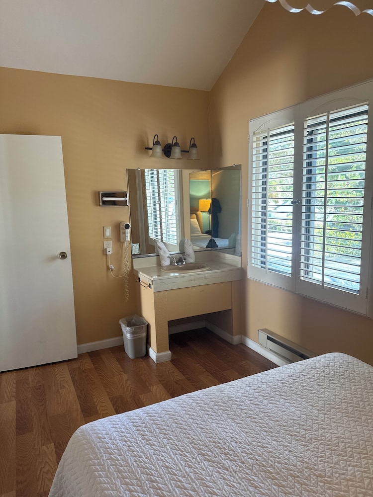 Carmel Resort Inn - photo 63