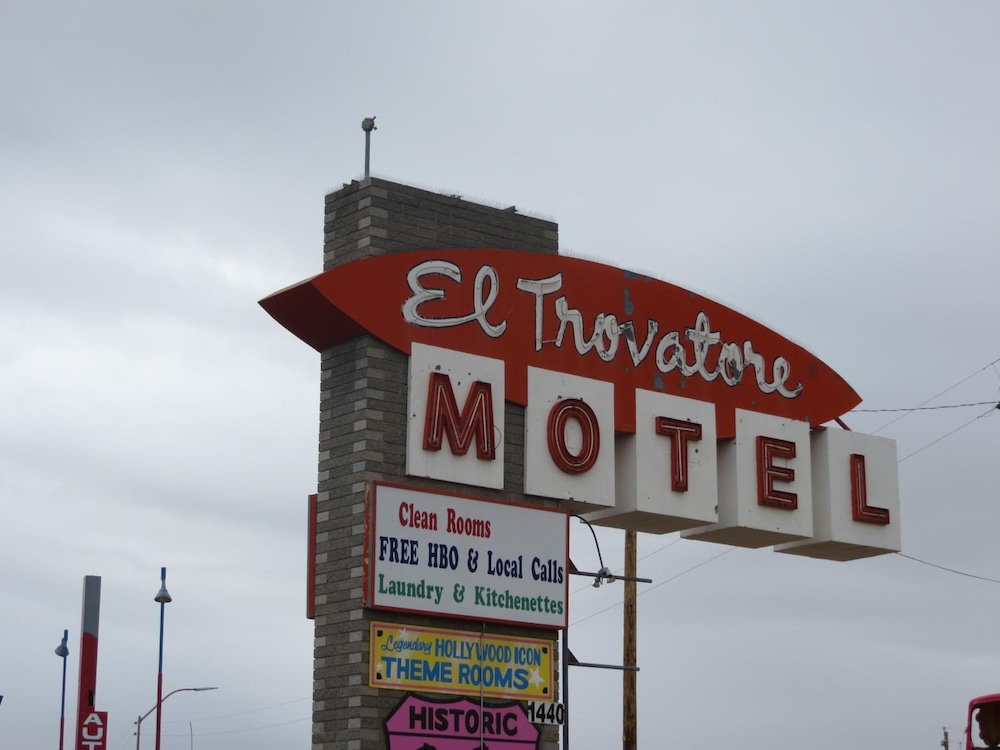 El Trovatore Motel — Kingman