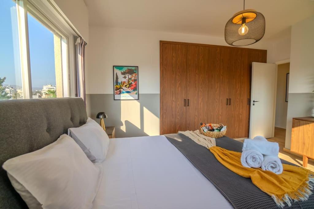 Two Bedroom Apartment Spacious & Newly Renovated Three Minutes from the Beach