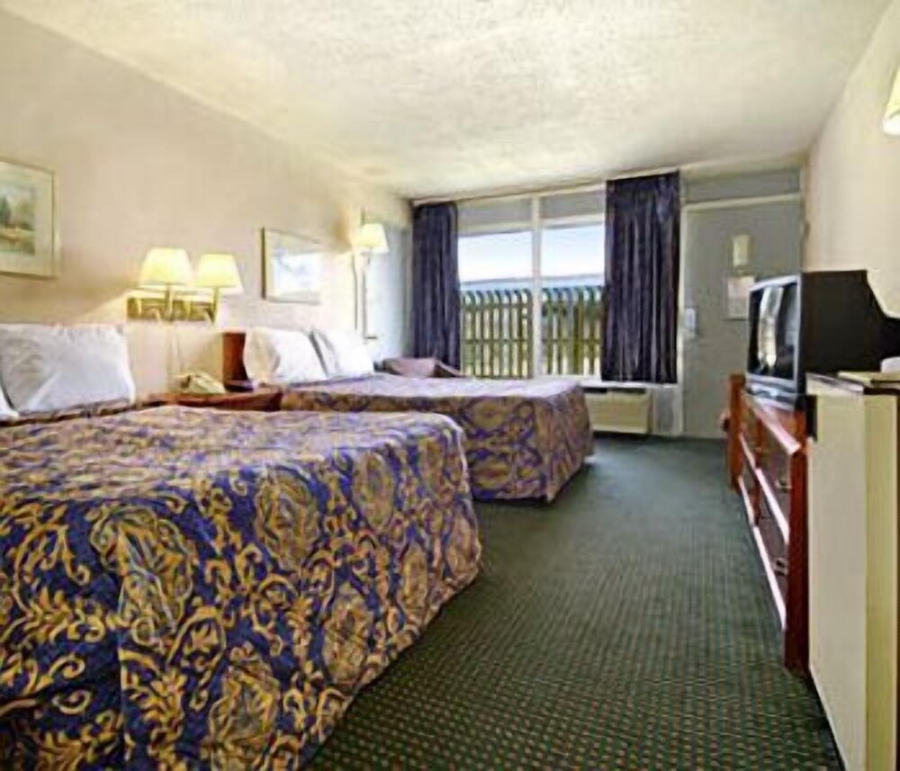 Budgetel Inn And Suites - photo 2