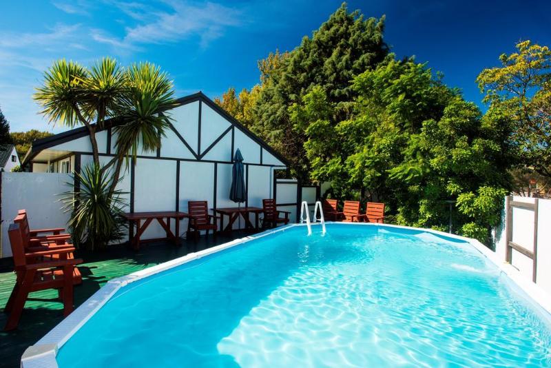 Tudor Park Motel Spacious with kitchens 1 minute walk to restaurant and shopping centre and Gisborne Hospital in Gisborne, New Zealand