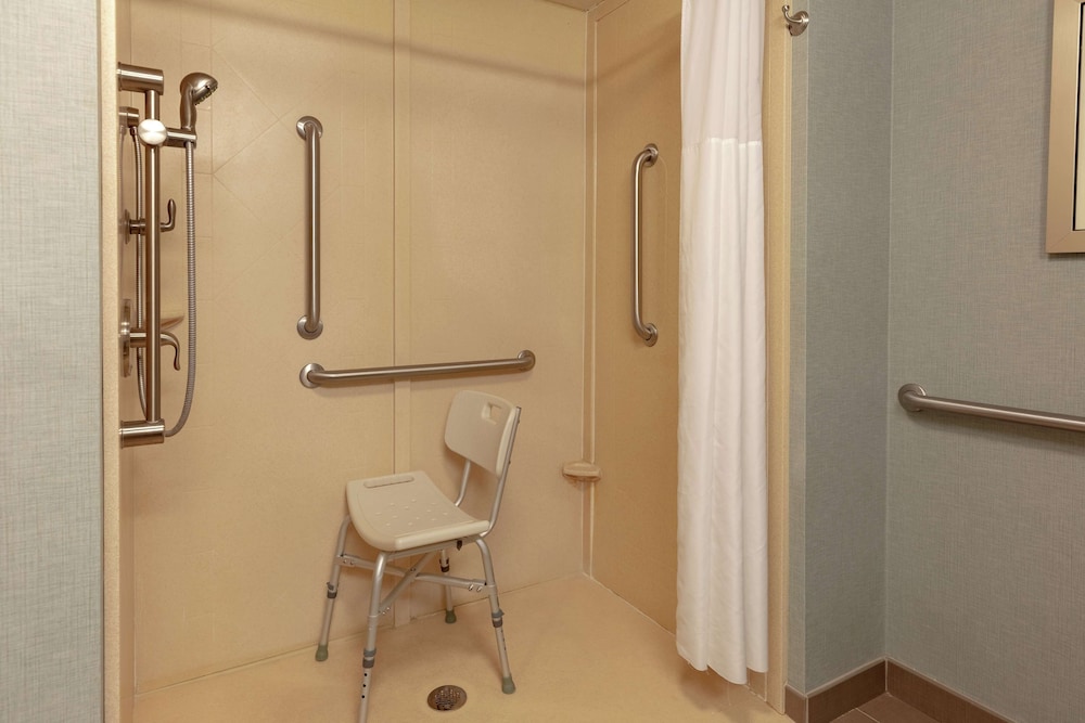 Hampton Inn & Suites Adairsville Calhoun Area - photo 22