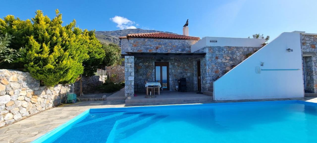Villa Mavri Ruhige Private Pool Villa Meerblick — 4-Star Luxury Hotel in Agios Vasileios, Greece