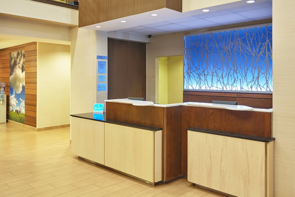 Fairfield Inn & Suites by Marriott Lombard - photo 3